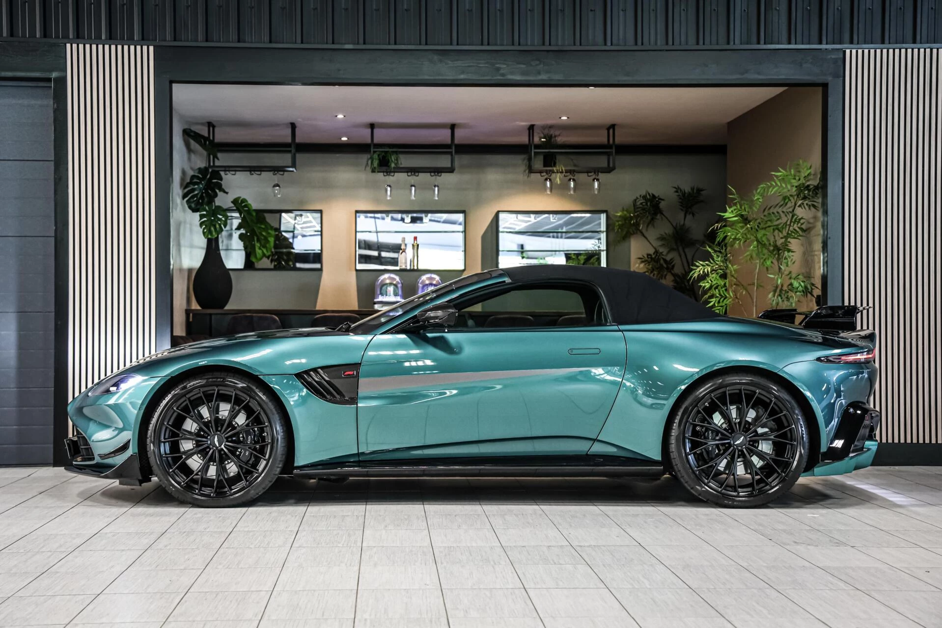 Hoofdafbeelding Aston Martin V8 Vantage