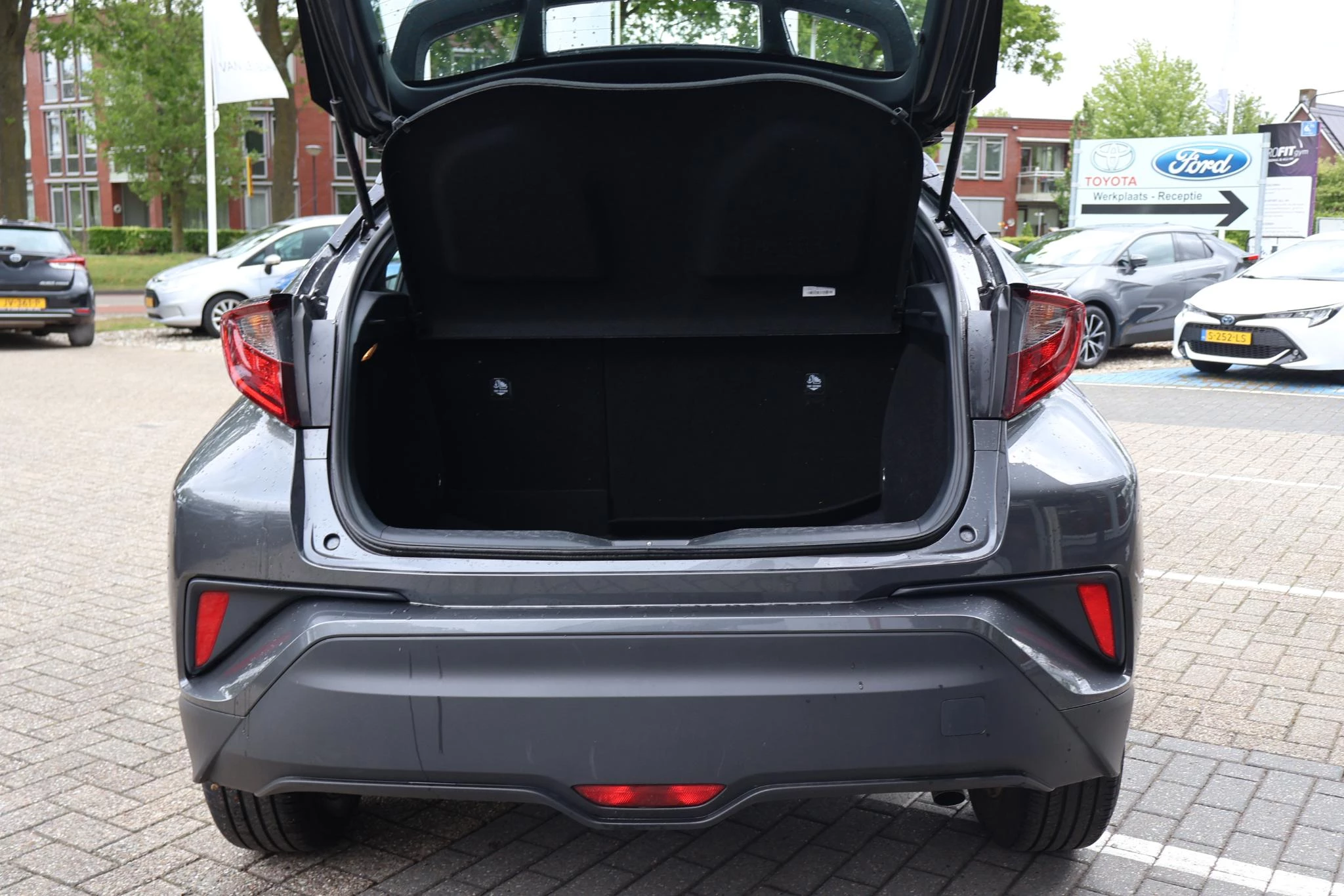 Hoofdafbeelding Toyota C-HR