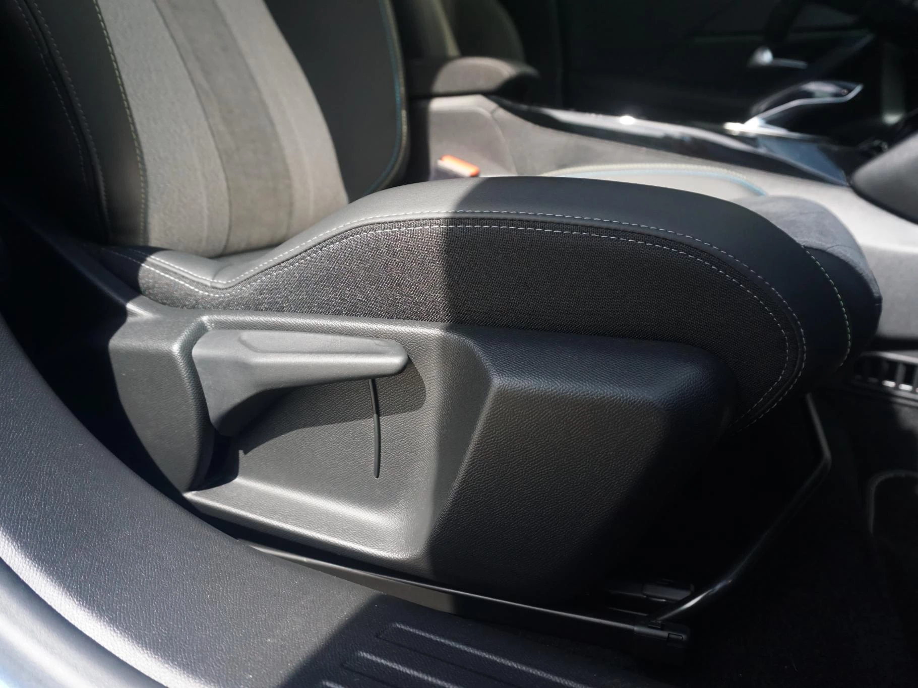 Hoofdafbeelding Peugeot e-2008