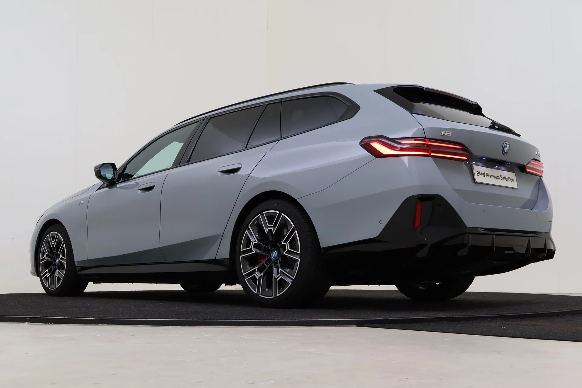 Hoofdafbeelding BMW i5