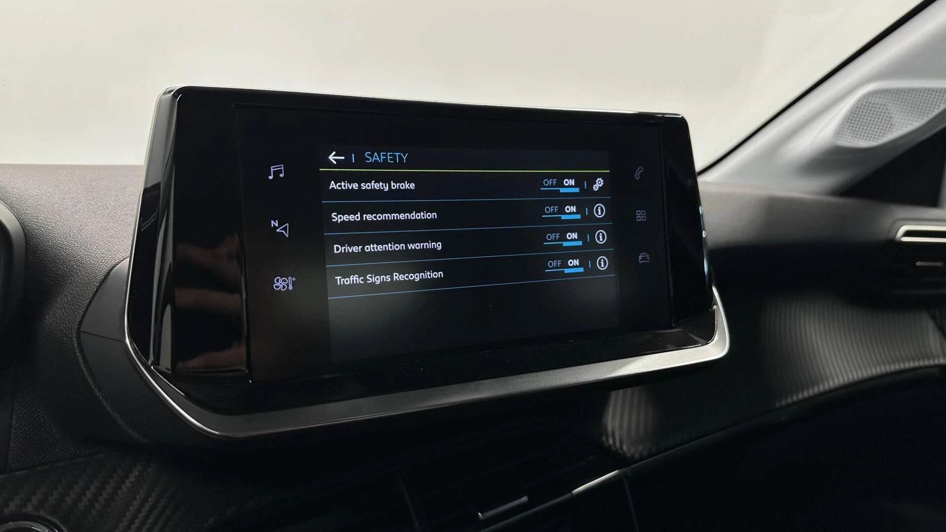 Hoofdafbeelding Peugeot e-208