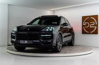 Hoofdafbeelding Porsche Cayenne Porsche Cayenne 3.0 E-Hybrid Facelift 470PK | Luchtvering | Pano | Bose | Chrono | Sfeer | 24 MND Garantie
