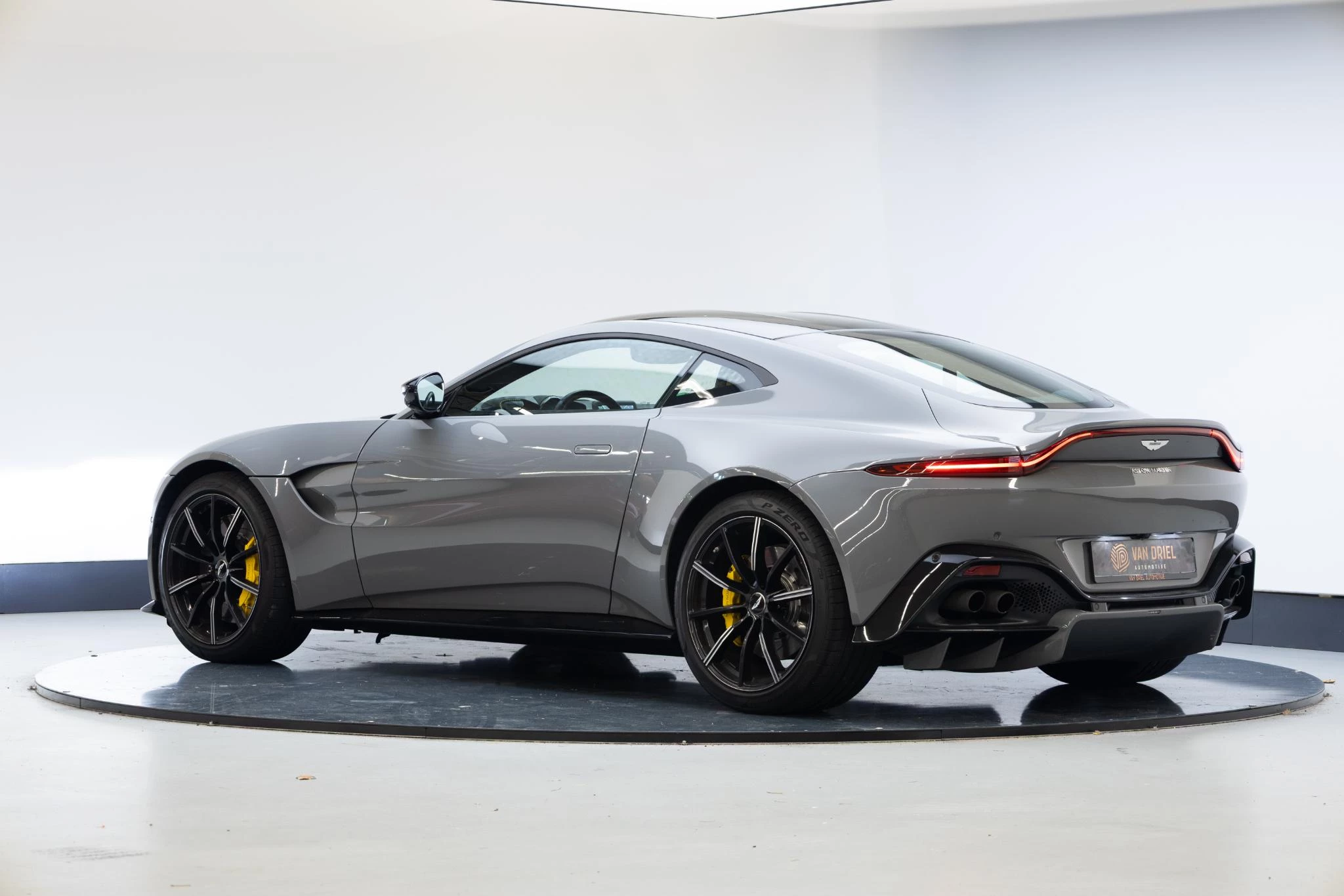 Hoofdafbeelding Aston Martin V8 Vantage