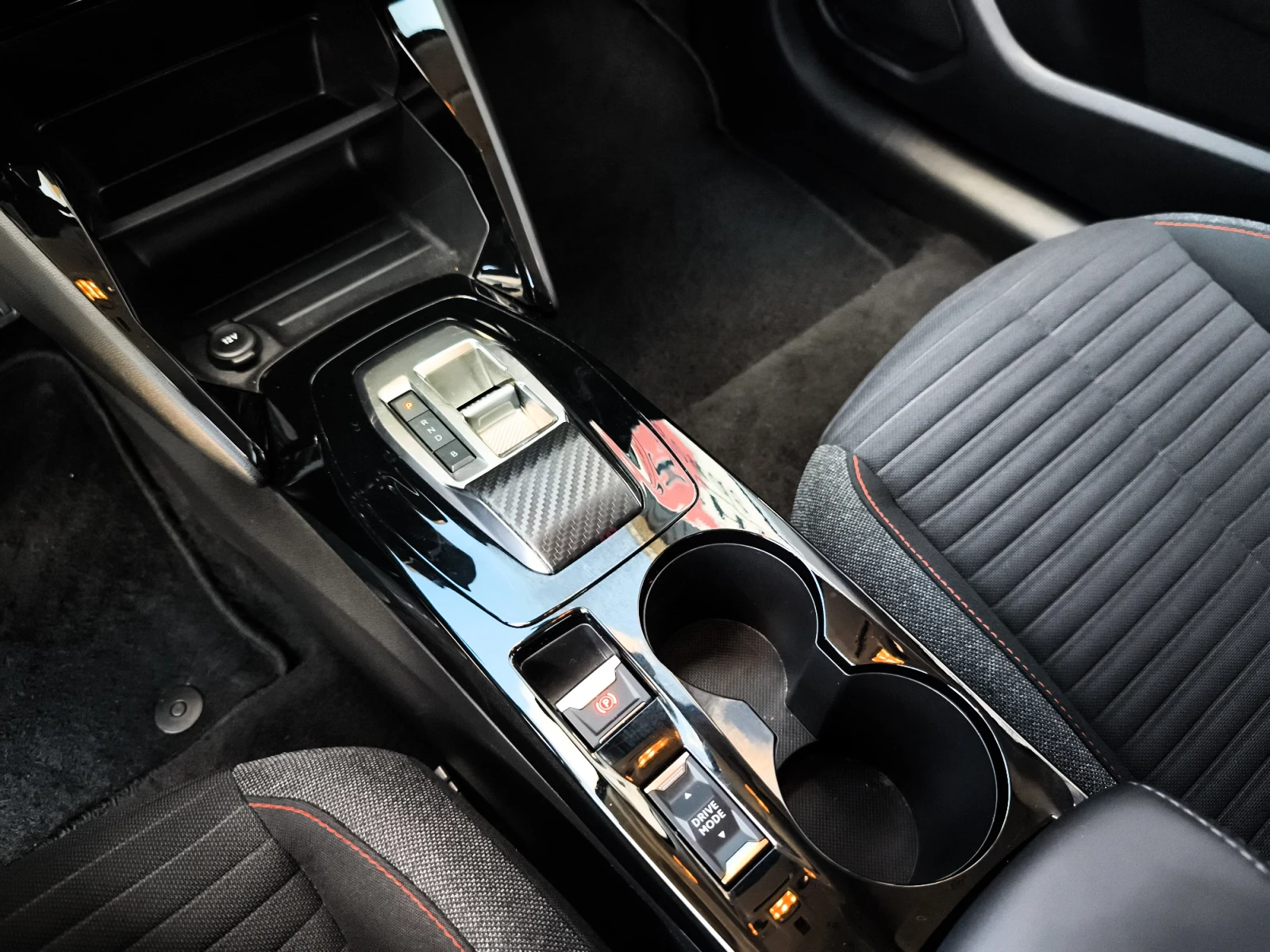 Hoofdafbeelding Peugeot e-208