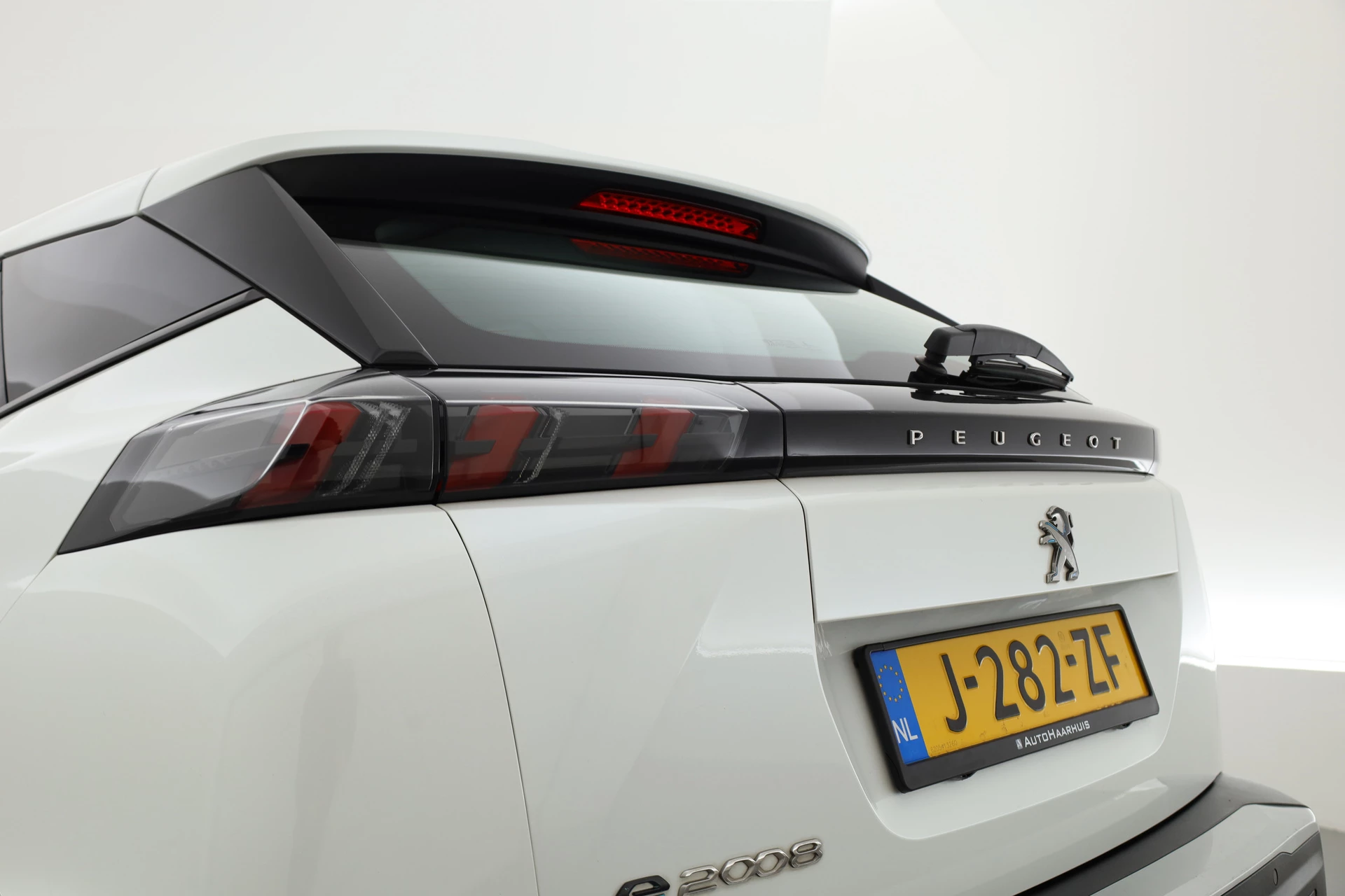 Hoofdafbeelding Peugeot e-2008