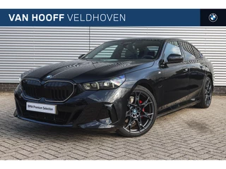 BMW 5 Serie 530e M Sport Automaat / Panoramadak / Trekhaak / Adaptief onderstel professional / Bowers & Wilkins / Stoelventilatie / Parking Assistant Professional / Adaptieve LED