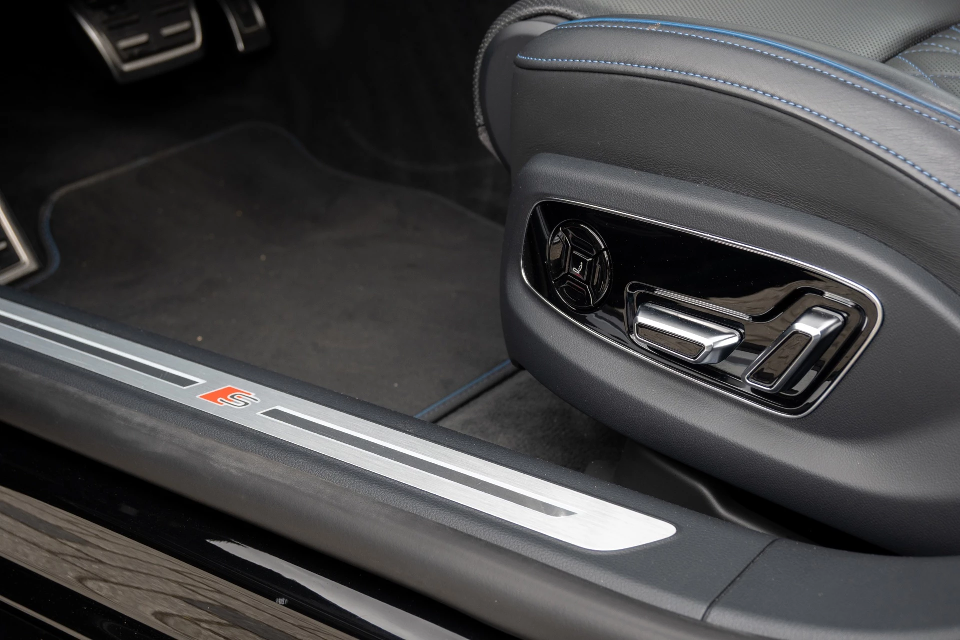 Hoofdafbeelding Audi A8