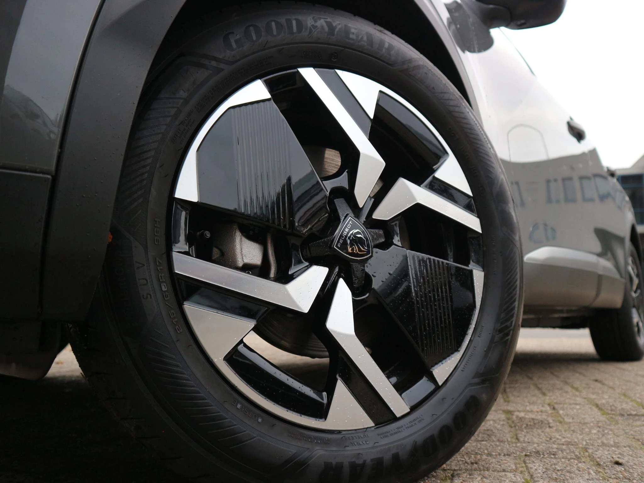 Hoofdafbeelding Peugeot e-2008