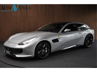 Hoofdafbeelding Ferrari GTC4Lusso Ferrari GTC4Lusso GTC4 3.9 V8 Lusso T Carbon Passengerdisplay JBL Liftsysteem Carplay Daytona style seats Camera Leer Navi Elektr. bedienbaar achterklep 6-delige lederen kofferset