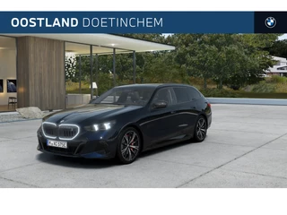 Hoofdafbeelding BMW i5 BMW i5 Touring eDrive40 M Sport / Panoramadak / Trekhaak / Bowers & Wilkins / M Multifunctionele Stoelen / Parking Assistant Professional / Stoelventilatie