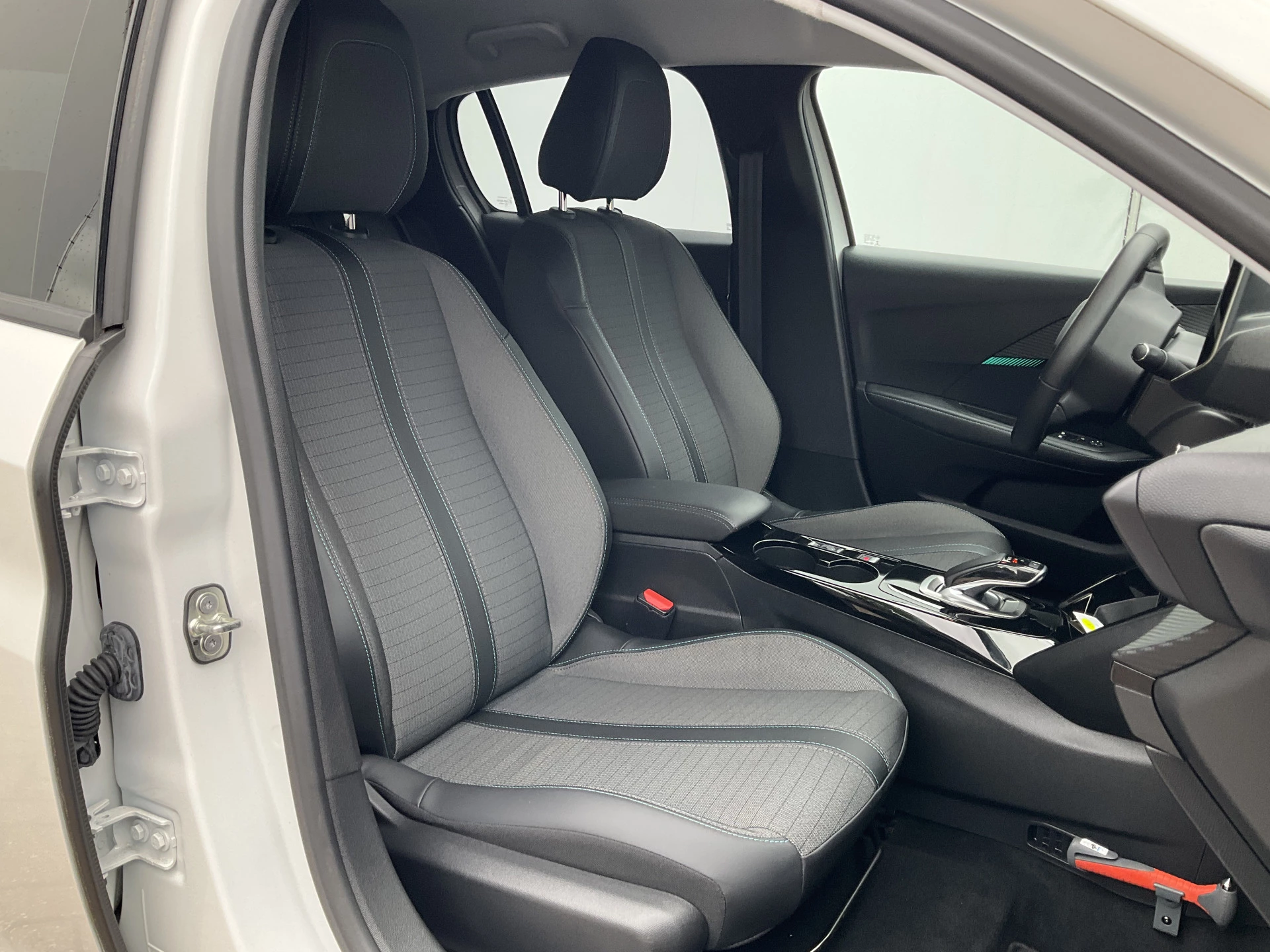 Hoofdafbeelding Peugeot e-208