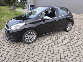 Peugeot 208 1.2 panoramadak  134.000 km