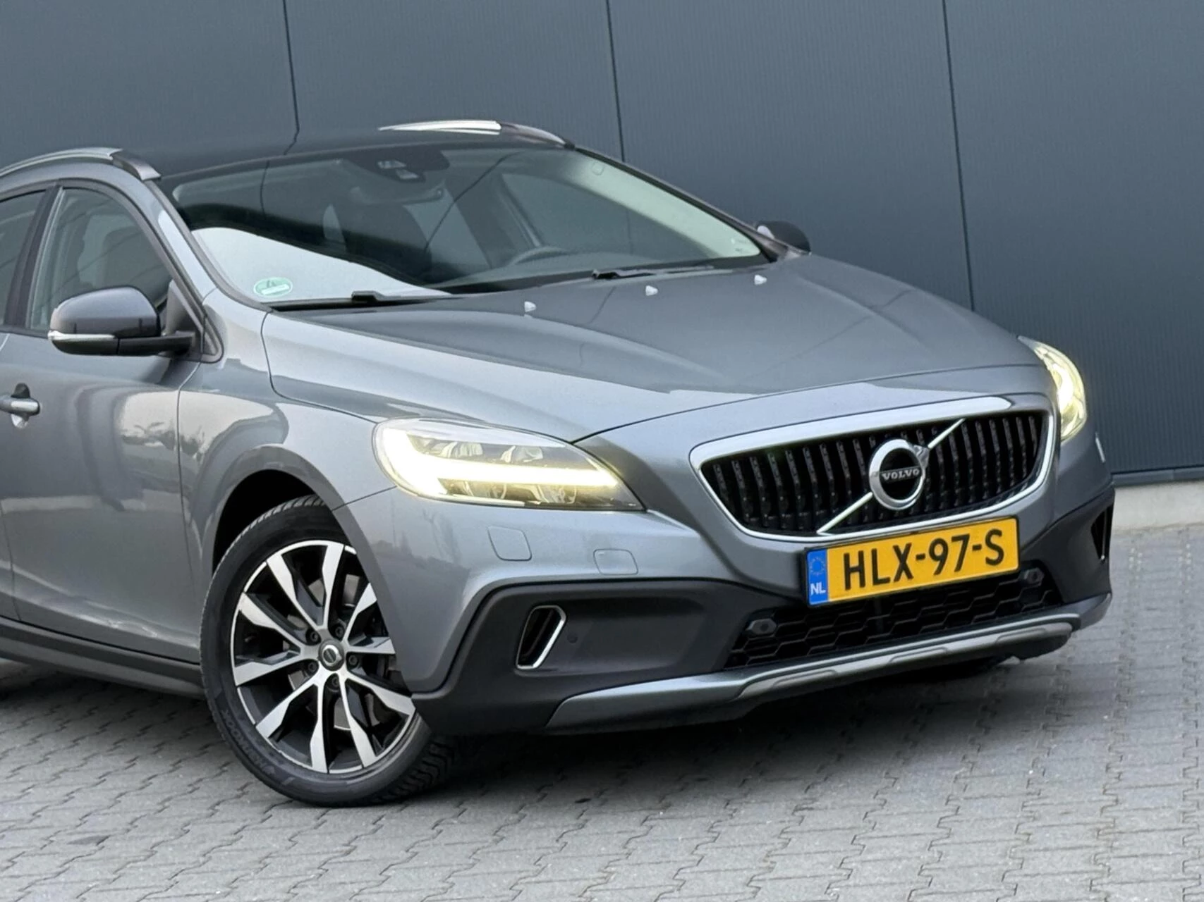 Hoofdafbeelding Volvo V40