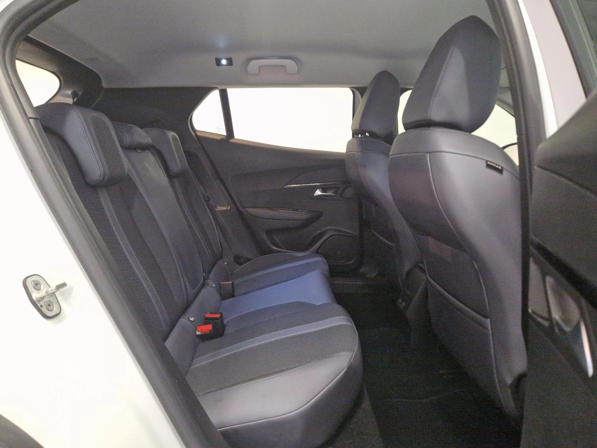 Hoofdafbeelding Peugeot e-2008