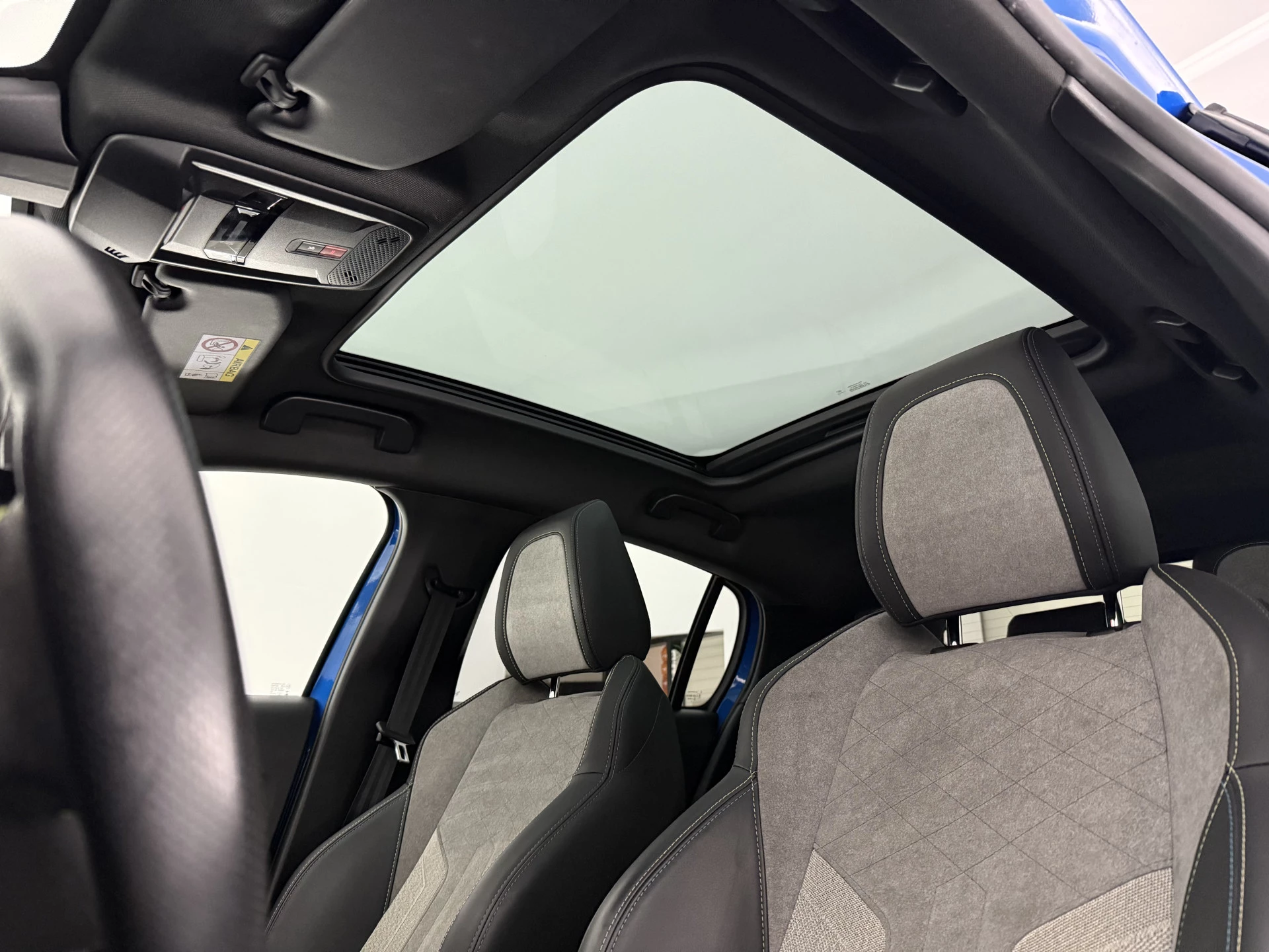 Hoofdafbeelding Peugeot e-208