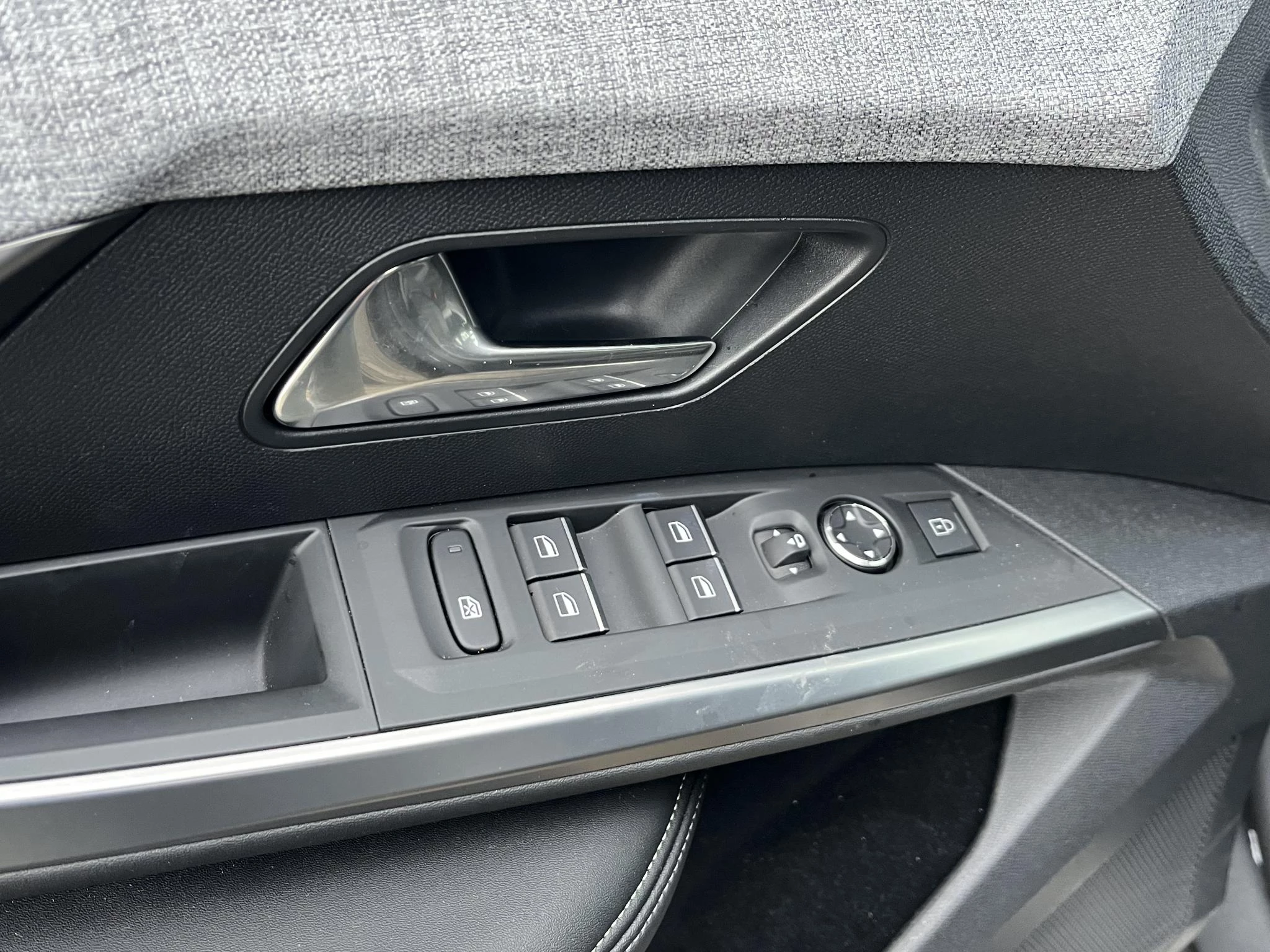 Hoofdafbeelding Peugeot e-3008