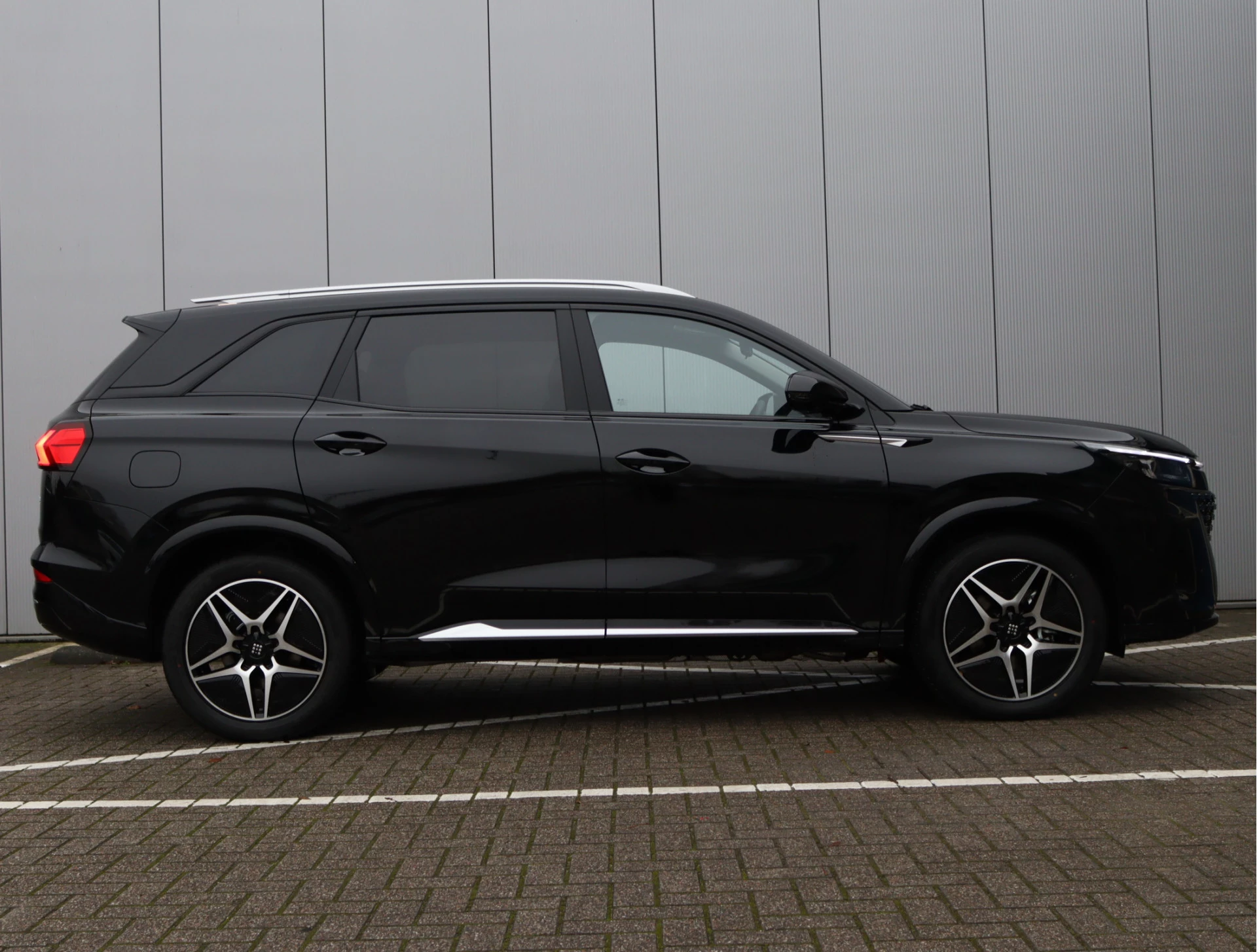 Hoofdafbeelding DFSK E5 PHEV