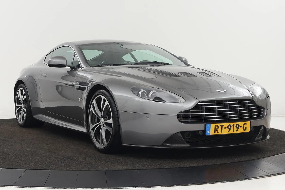 Hoofdafbeelding Aston Martin V12 Vantage