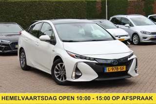 Toyota Prius 1.8 Plug-in Dynamic / Camera / Navigatie / Matrix LED / Keyless / 15'' / Zonnepaneel / Stoelverwarming / DAB / ACC