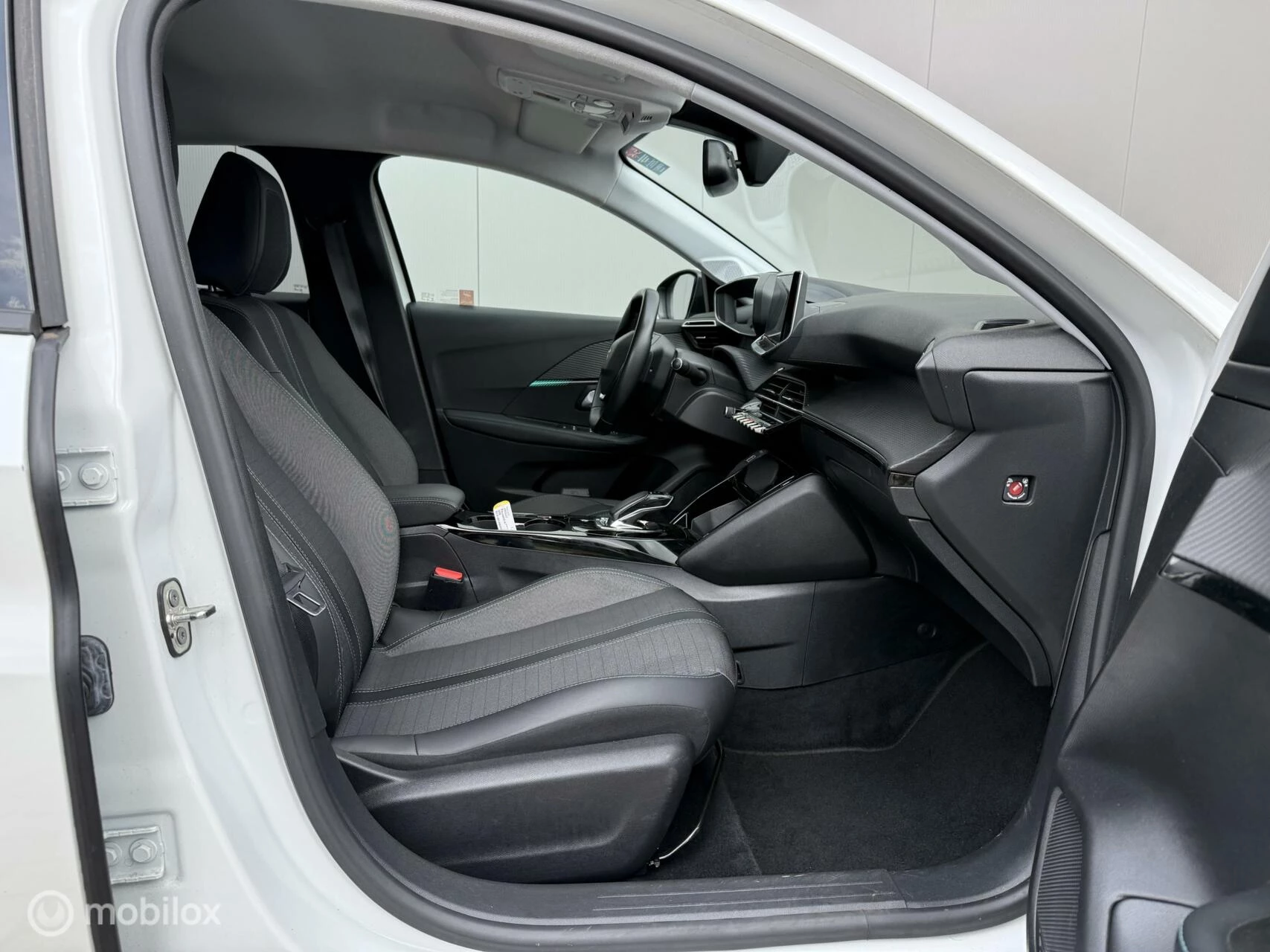 Hoofdafbeelding Peugeot e-208