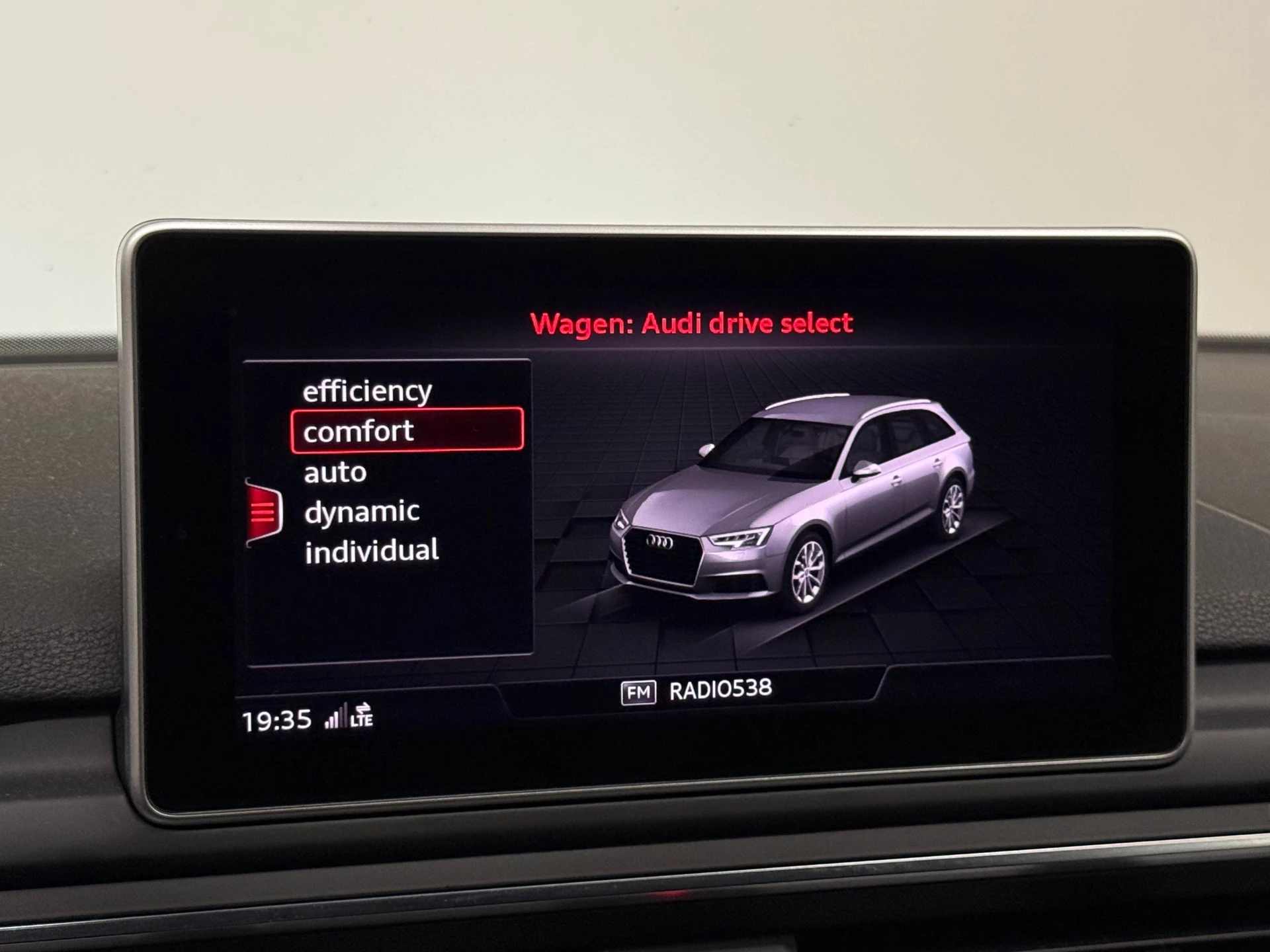 Hoofdafbeelding Audi A4