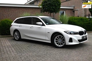BMW 3-serie Touring 320e MY 2023 204 PK 1e Eig Dealer o.h Carplay LED Head-Up 17''