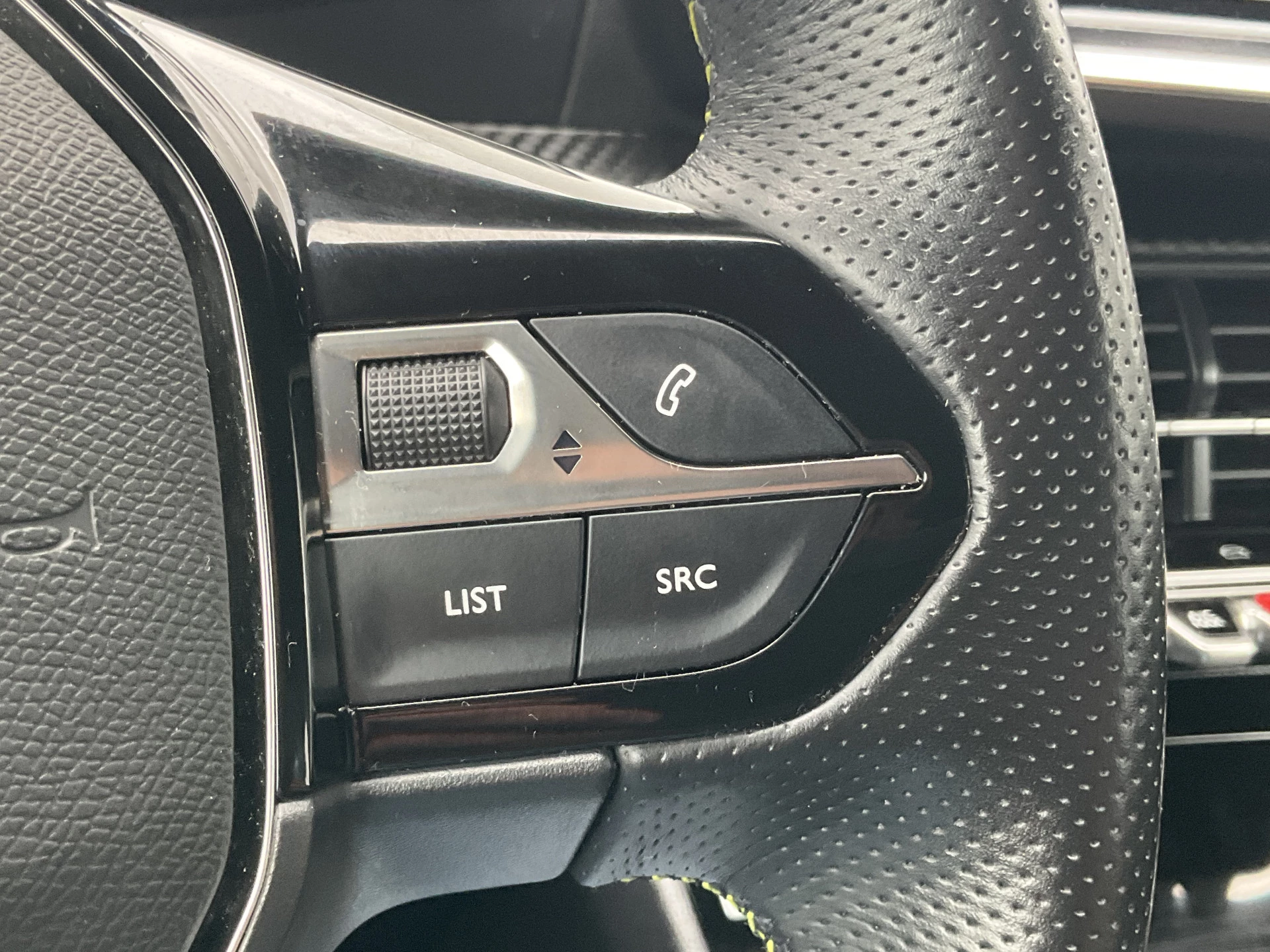 Hoofdafbeelding Peugeot e-208