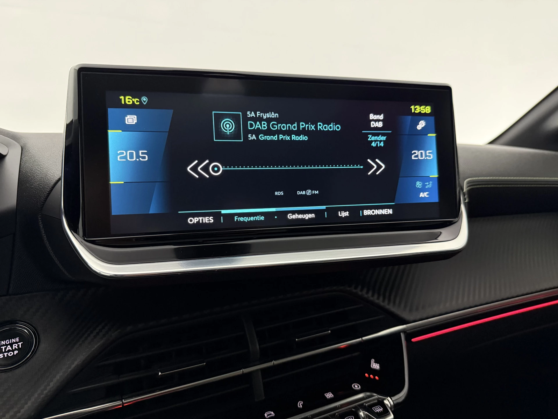 Hoofdafbeelding Peugeot e-208