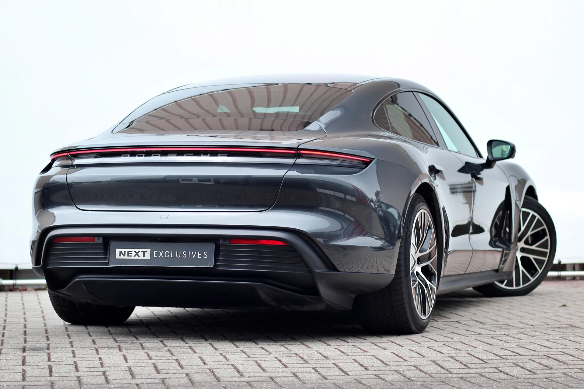 Hoofdafbeelding Porsche Taycan