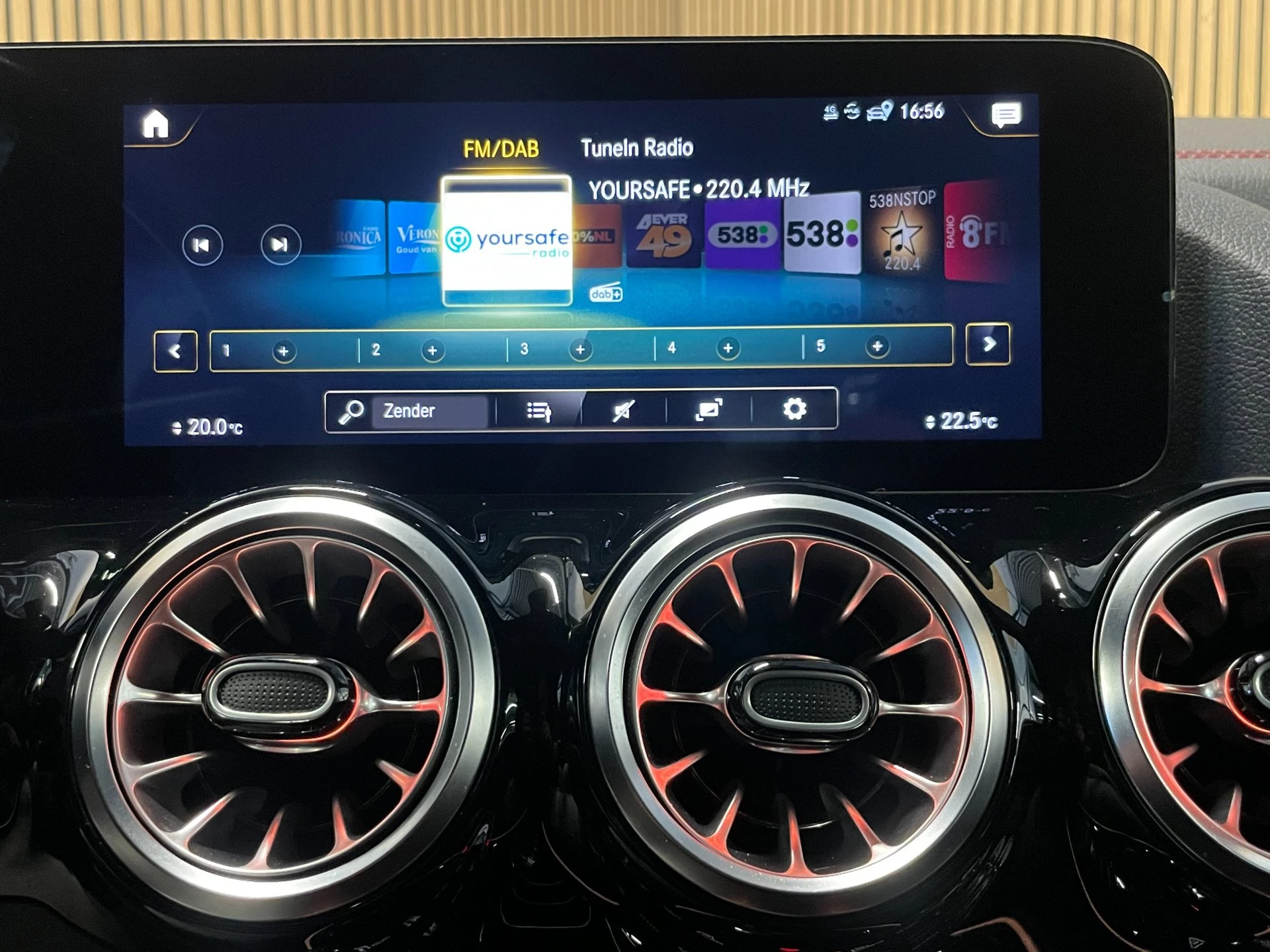 Hoofdafbeelding Mercedes-Benz EQA