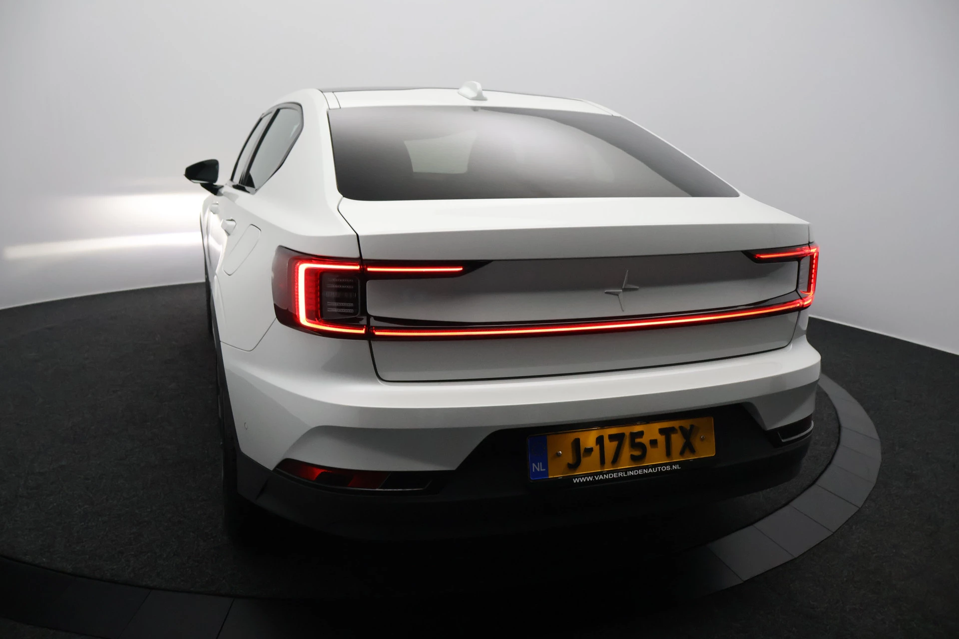 Hoofdafbeelding Polestar 2