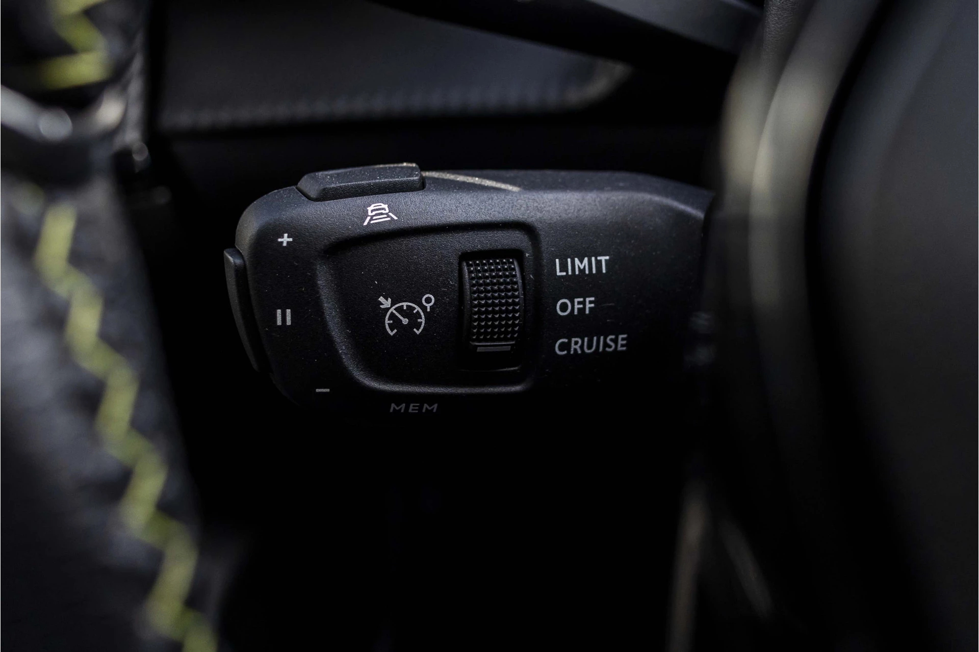 Hoofdafbeelding Peugeot e-2008