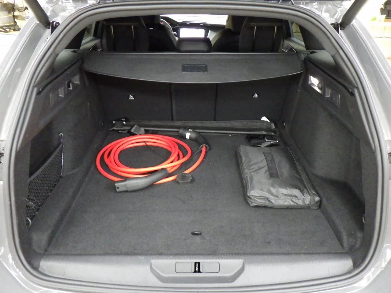 Hoofdafbeelding Peugeot e-308