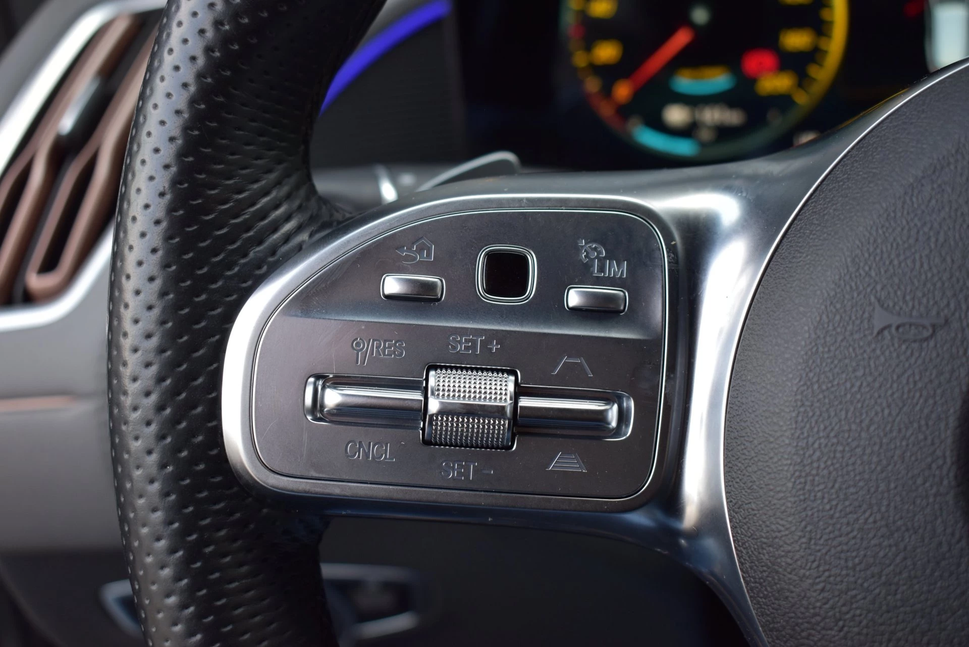 Hoofdafbeelding Mercedes-Benz EQC