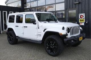 Hoofdafbeelding Jeep Wrangler Jeep Wrangler 2.0T 272 PK 4x4 Sahara | NL-Auto | Grijs Kenteken | BTW |  Adap.Cruise | Camera | Trekhaak | Carplay