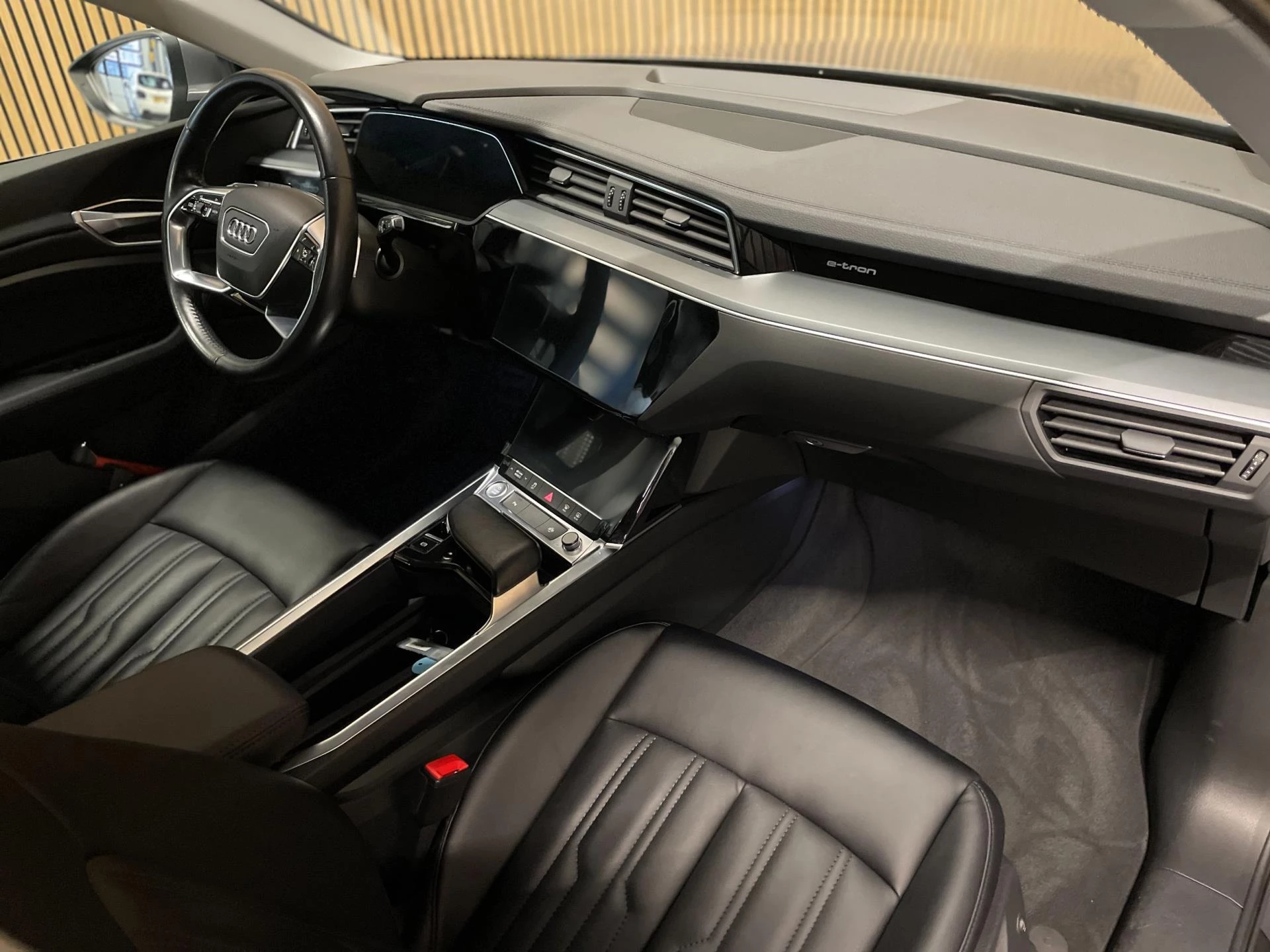 Hoofdafbeelding Audi e-tron