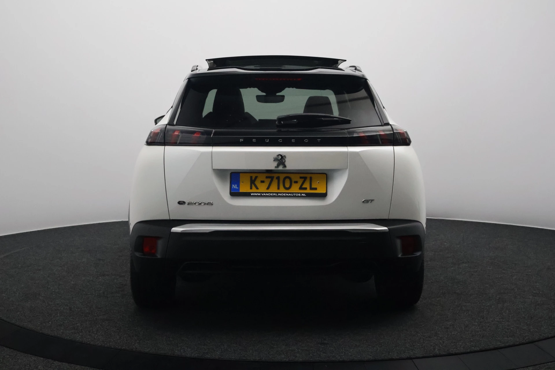 Hoofdafbeelding Peugeot e-2008