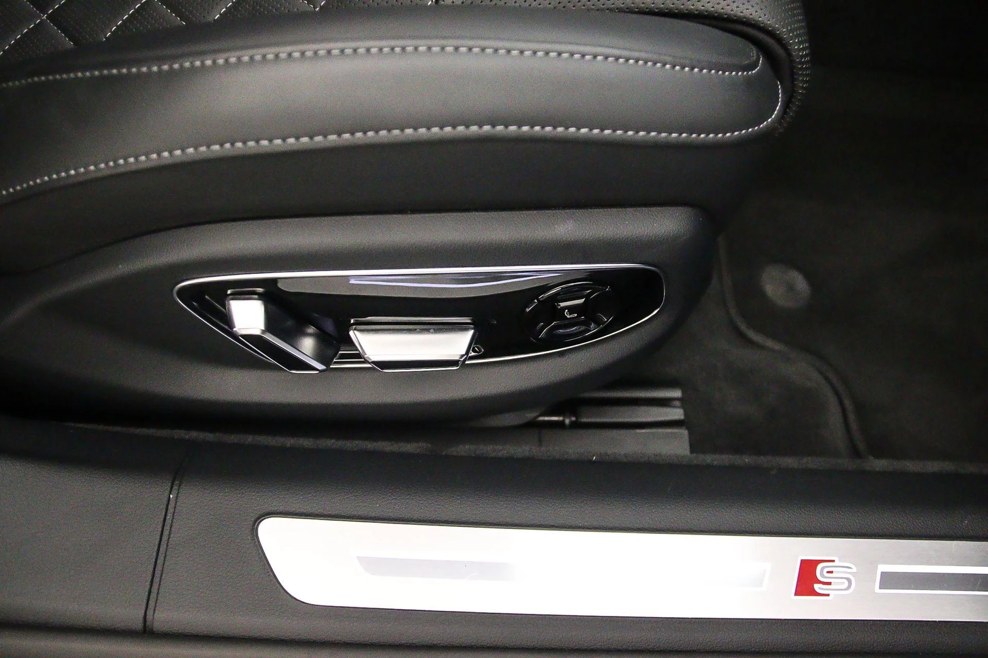 Hoofdafbeelding Audi A8