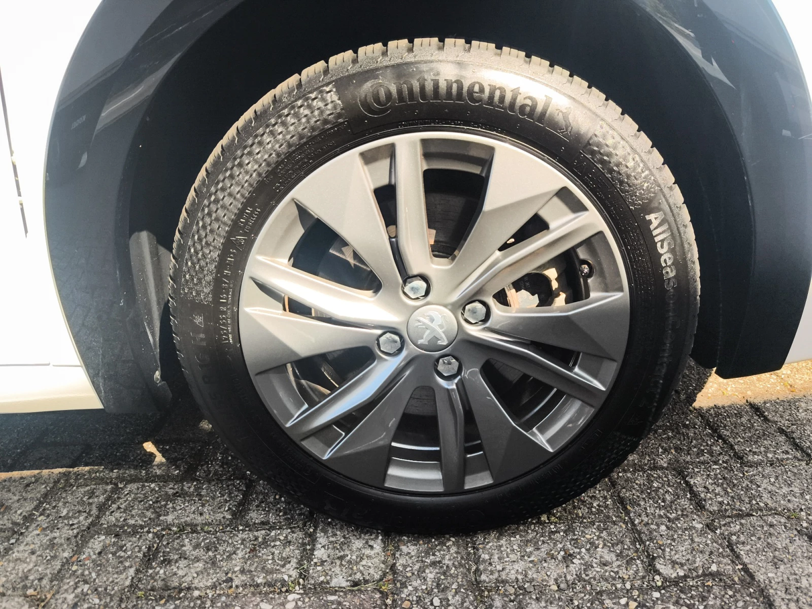 Hoofdafbeelding Peugeot e-208