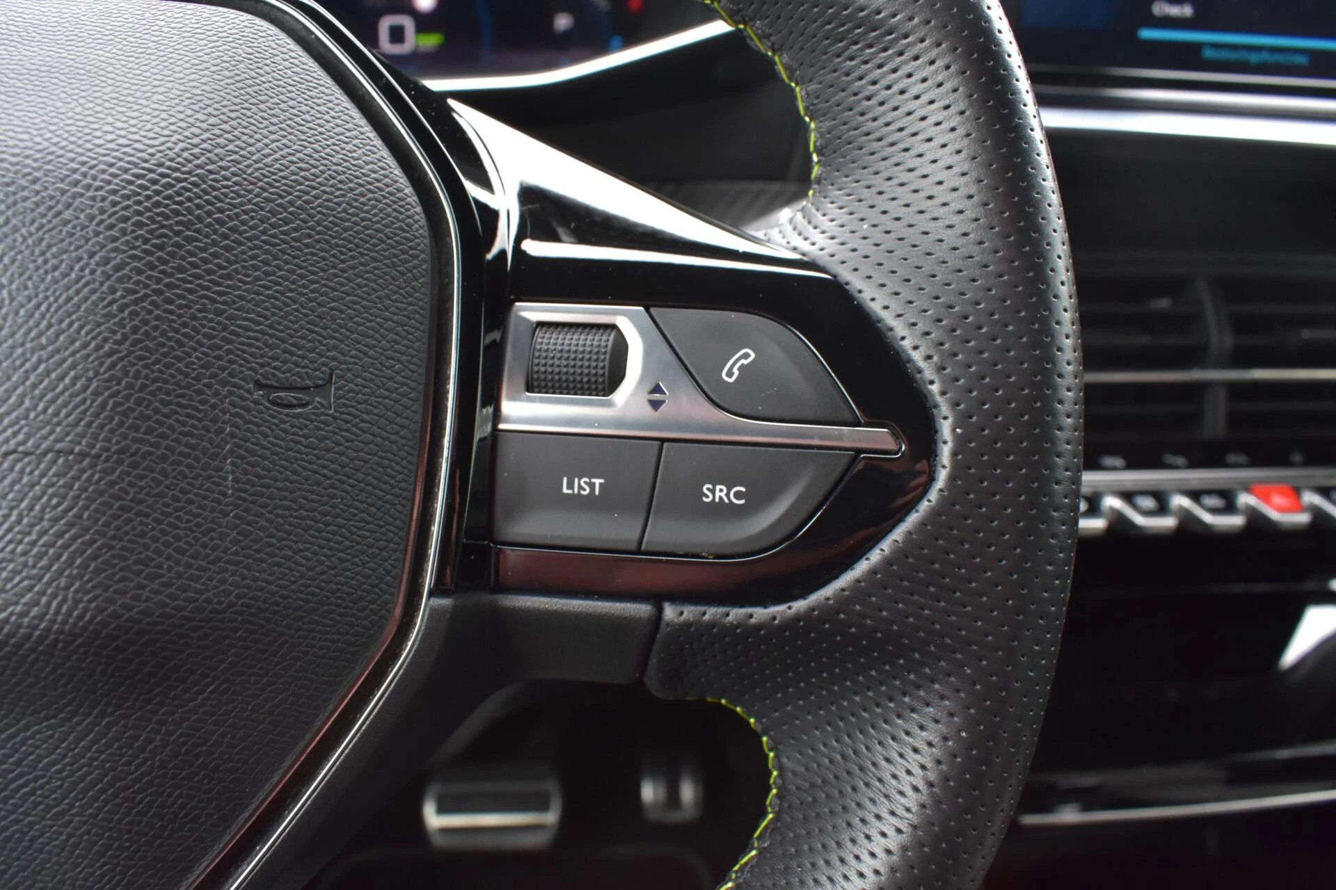 Hoofdafbeelding Peugeot e-2008