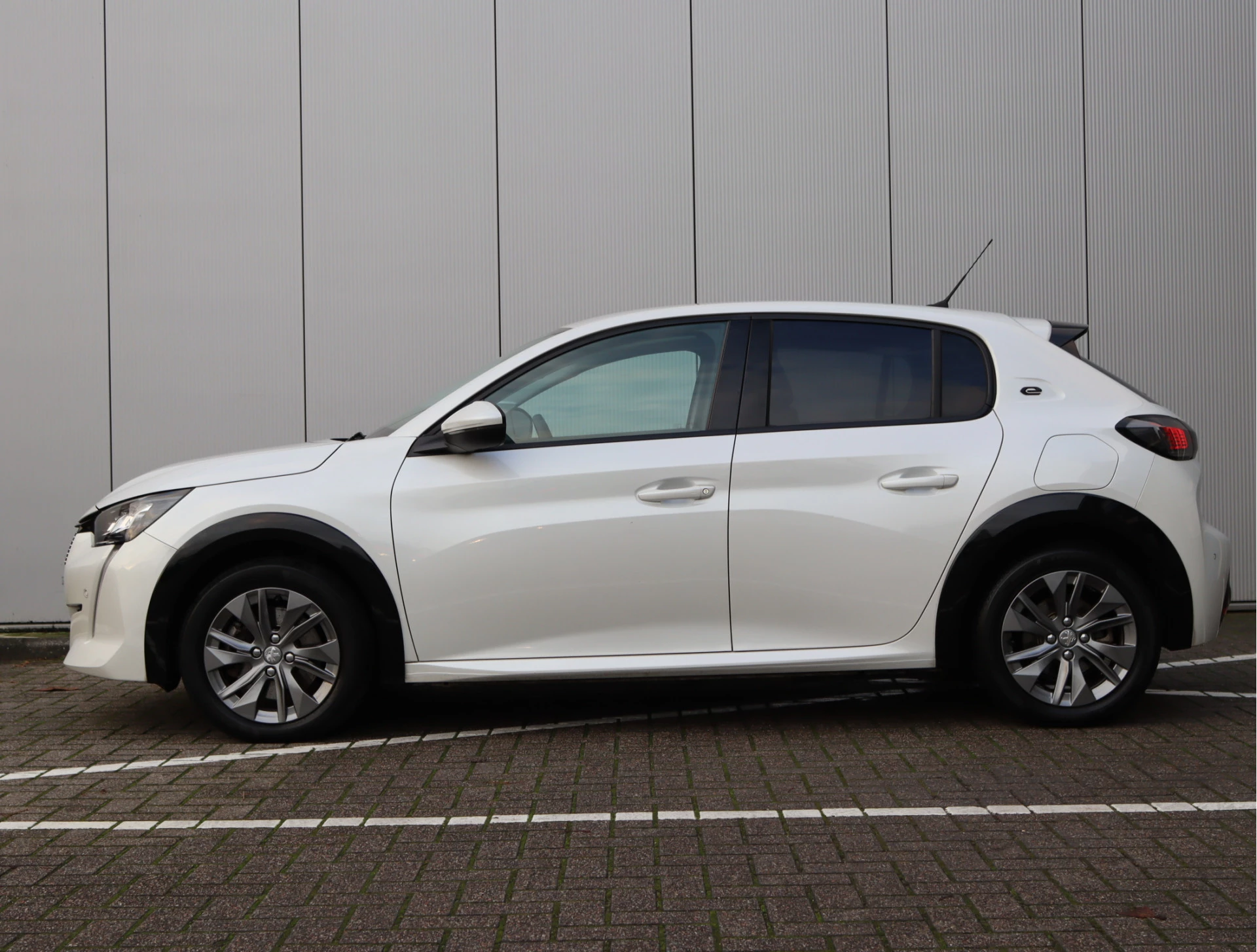 Hoofdafbeelding Peugeot e-208