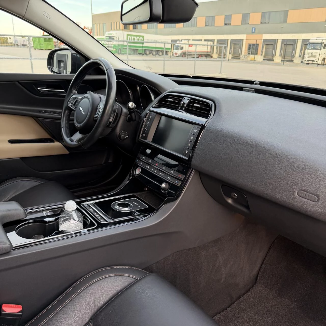 Hoofdafbeelding Jaguar XE