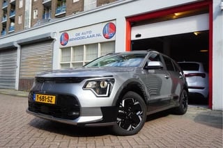 Hoofdafbeelding Kia Niro EV Kia Niro EV DynamicLine 64.8 kWh | € 2000,- Subsidie mogelijk | Adaptive Cruise * Robust Steel grey met Pianolak exterieur * NL Auto * Keyless Virtual cockpit LaneDep Apple Sfeer