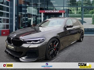 BMW 5 Serie 540I XDRIVE M SPORT VOSSEN/PANO-DAK/CAMERA/NAVI/LEDER/CARPLAY