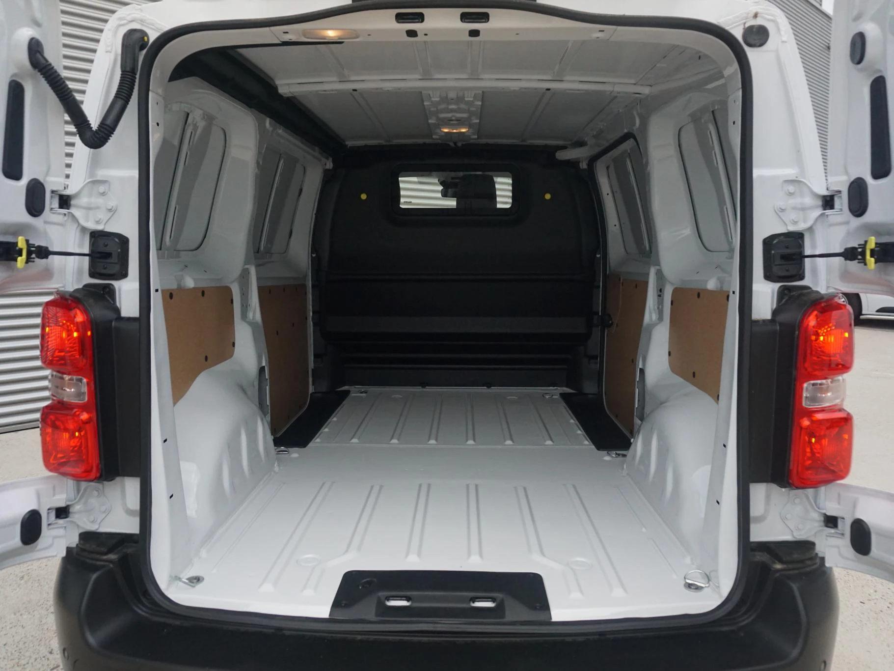 Hoofdafbeelding Peugeot e-Expert
