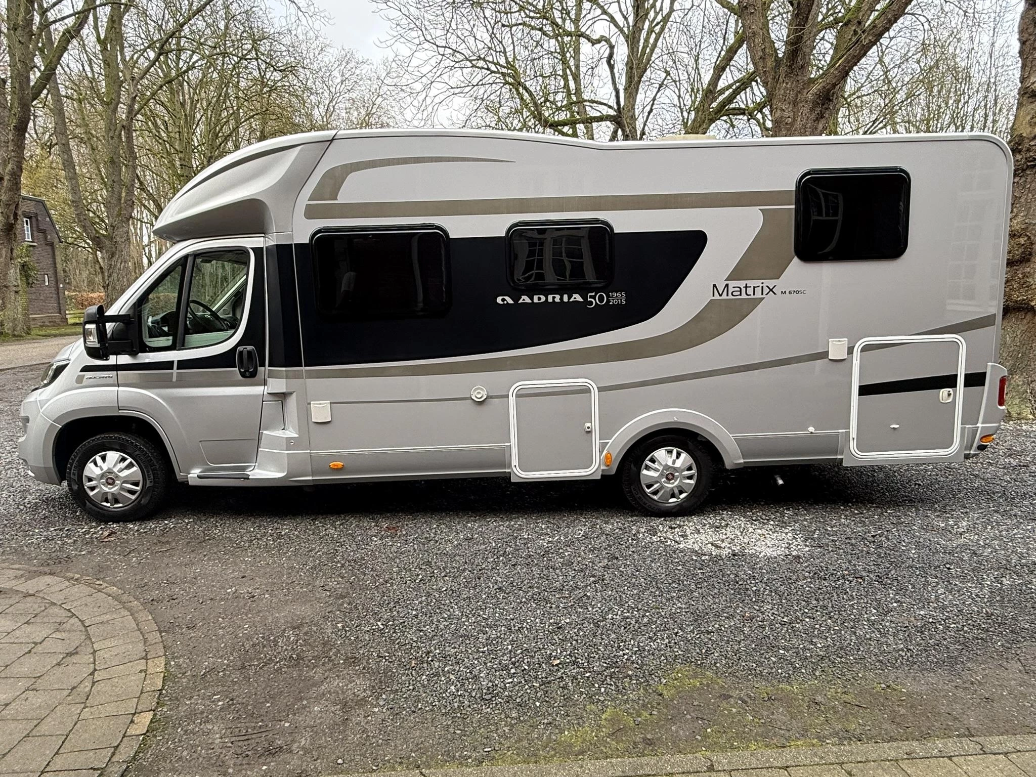 Hoofdafbeelding Adria Matrix m 670 sc