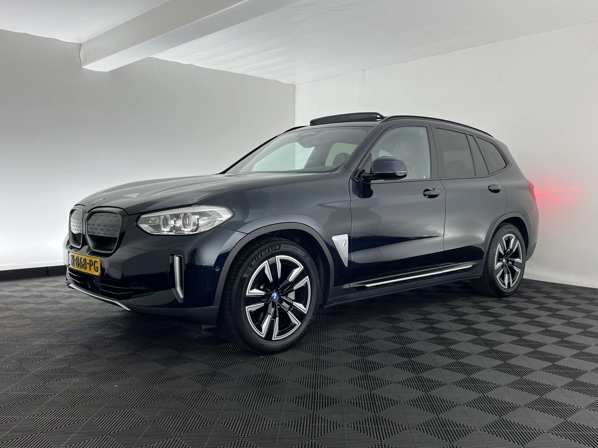 Hoofdafbeelding BMW iX3