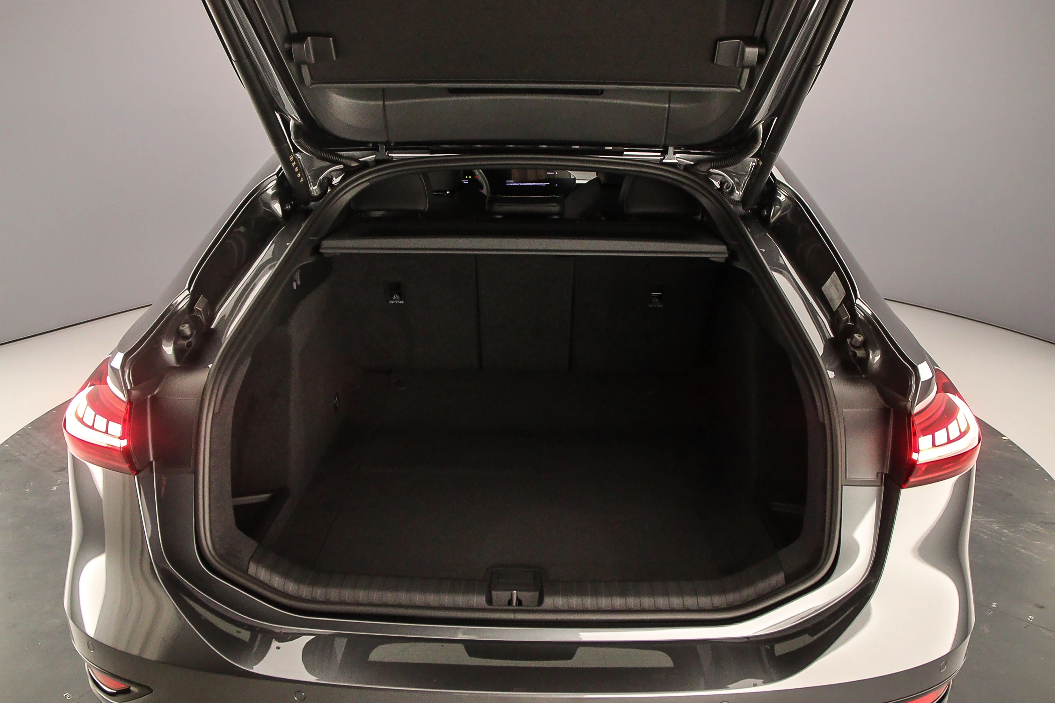 Hoofdafbeelding Audi A6 Avant e-tron