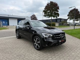 Hoofdafbeelding Mercedes-Benz GLC Mercedes-Benz GLC 300e AMG HUD Distronic Massage
