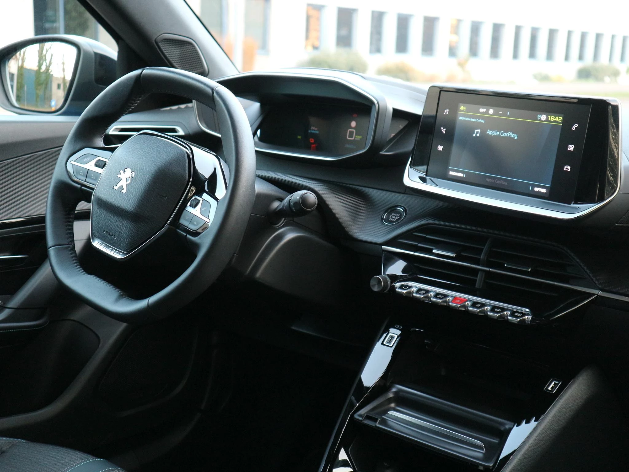 Hoofdafbeelding Peugeot e-2008